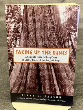 Taking Up the Runes: A Complete Guide to Using Runes in Spells .. - Diana Paxson